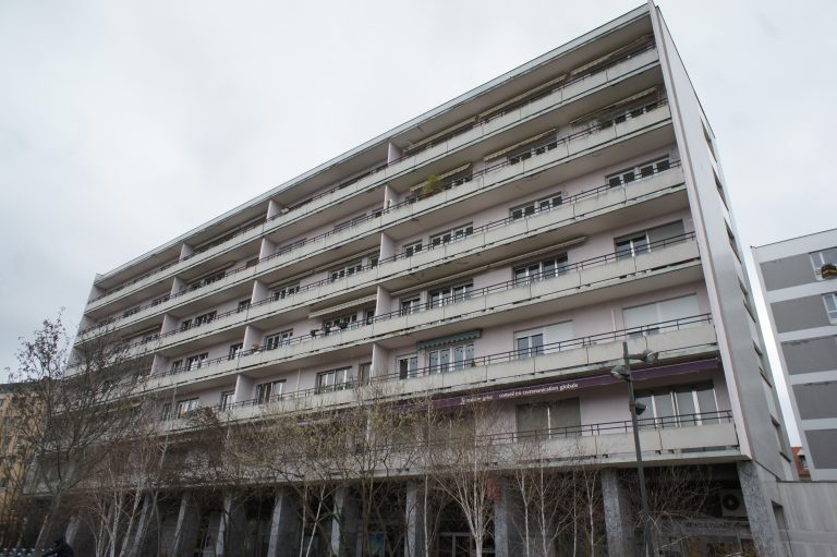 1, place du marché – Le pavé linéaire